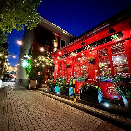 Shoemaker Irish Pub & Accommodation Kielce Extérieur photo