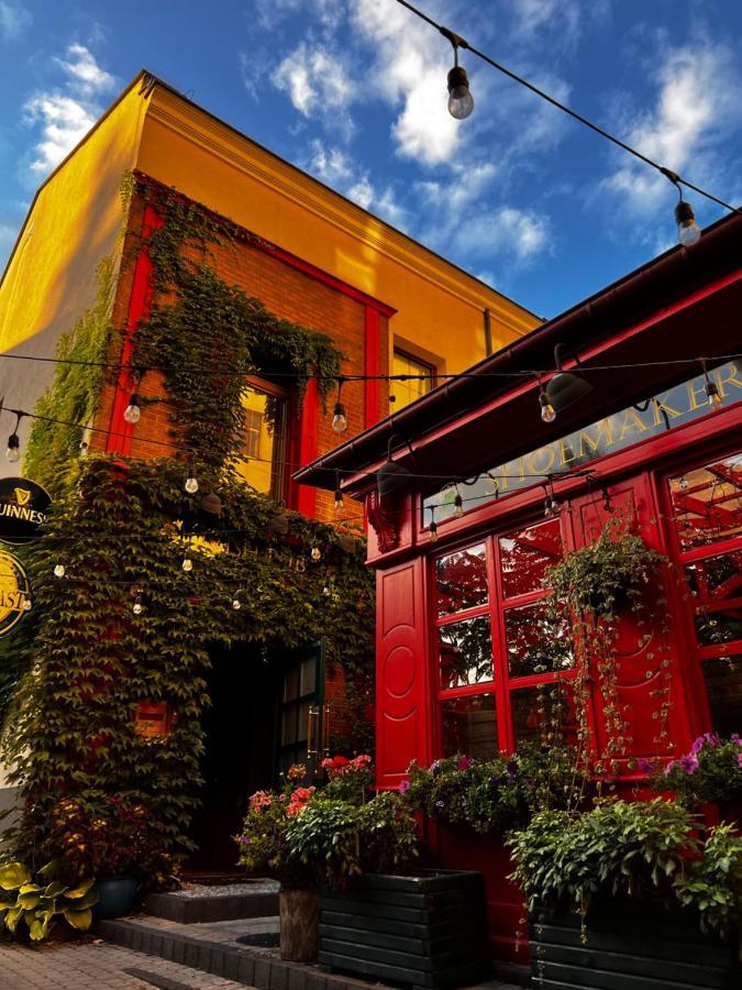 Shoemaker Irish Pub & Accommodation Kielce Extérieur photo