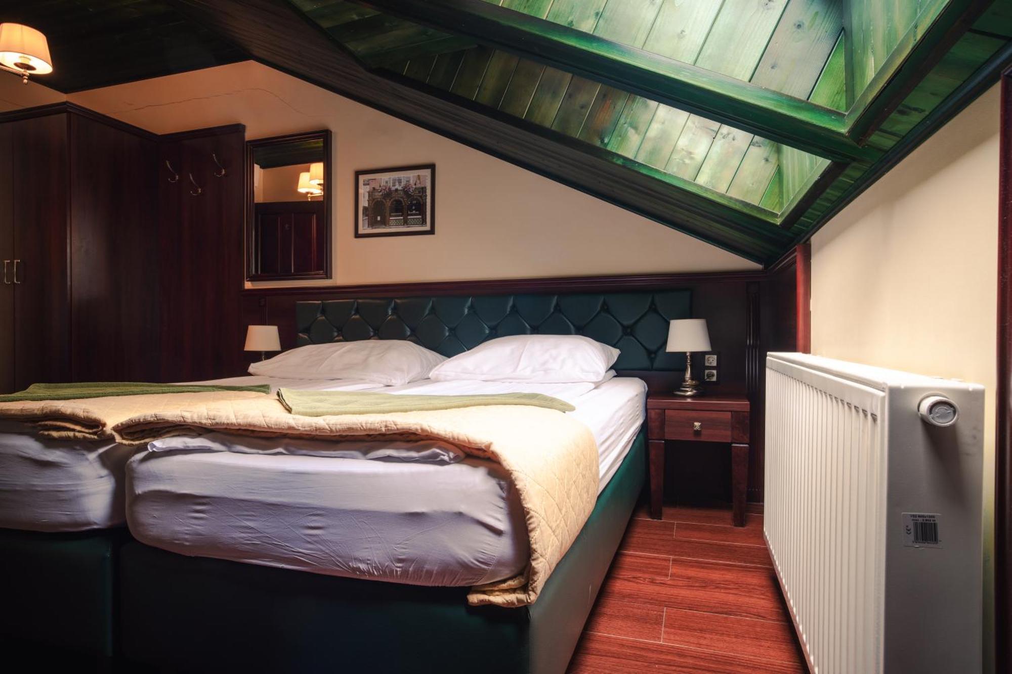 Shoemaker Irish Pub & Accommodation Kielce Extérieur photo