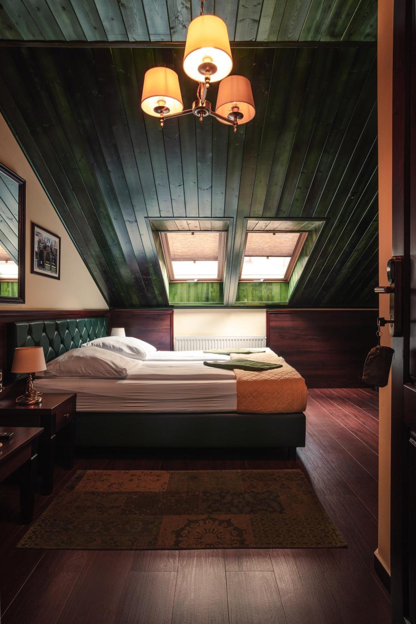 Shoemaker Irish Pub & Accommodation Kielce Extérieur photo