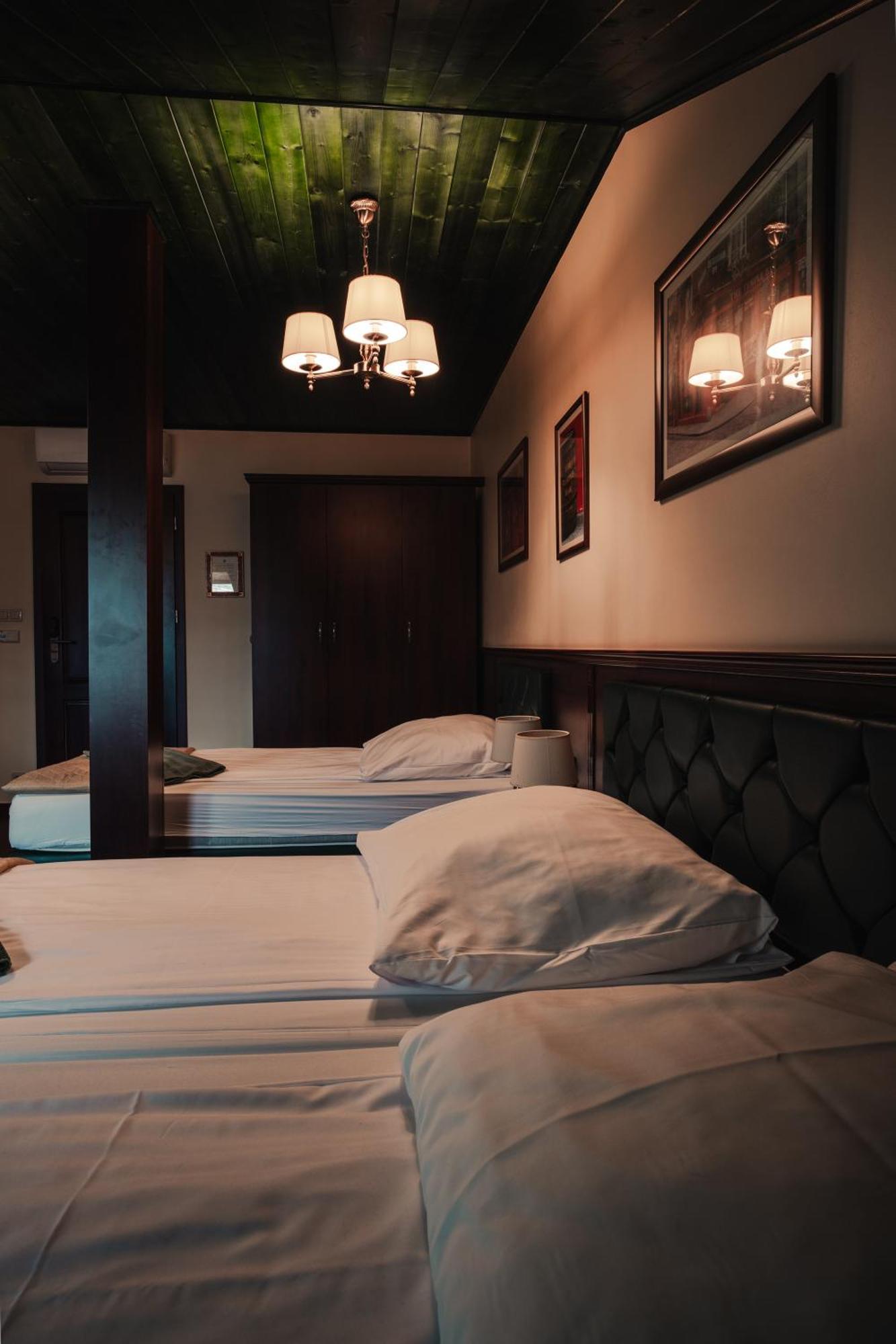 Shoemaker Irish Pub & Accommodation Kielce Extérieur photo