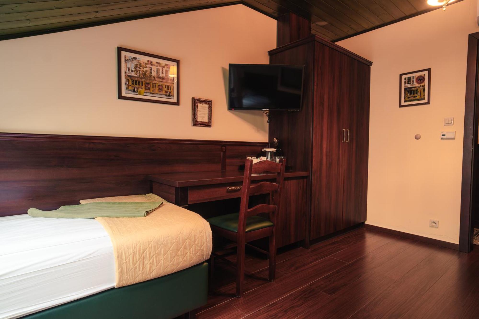 Shoemaker Irish Pub & Accommodation Kielce Extérieur photo