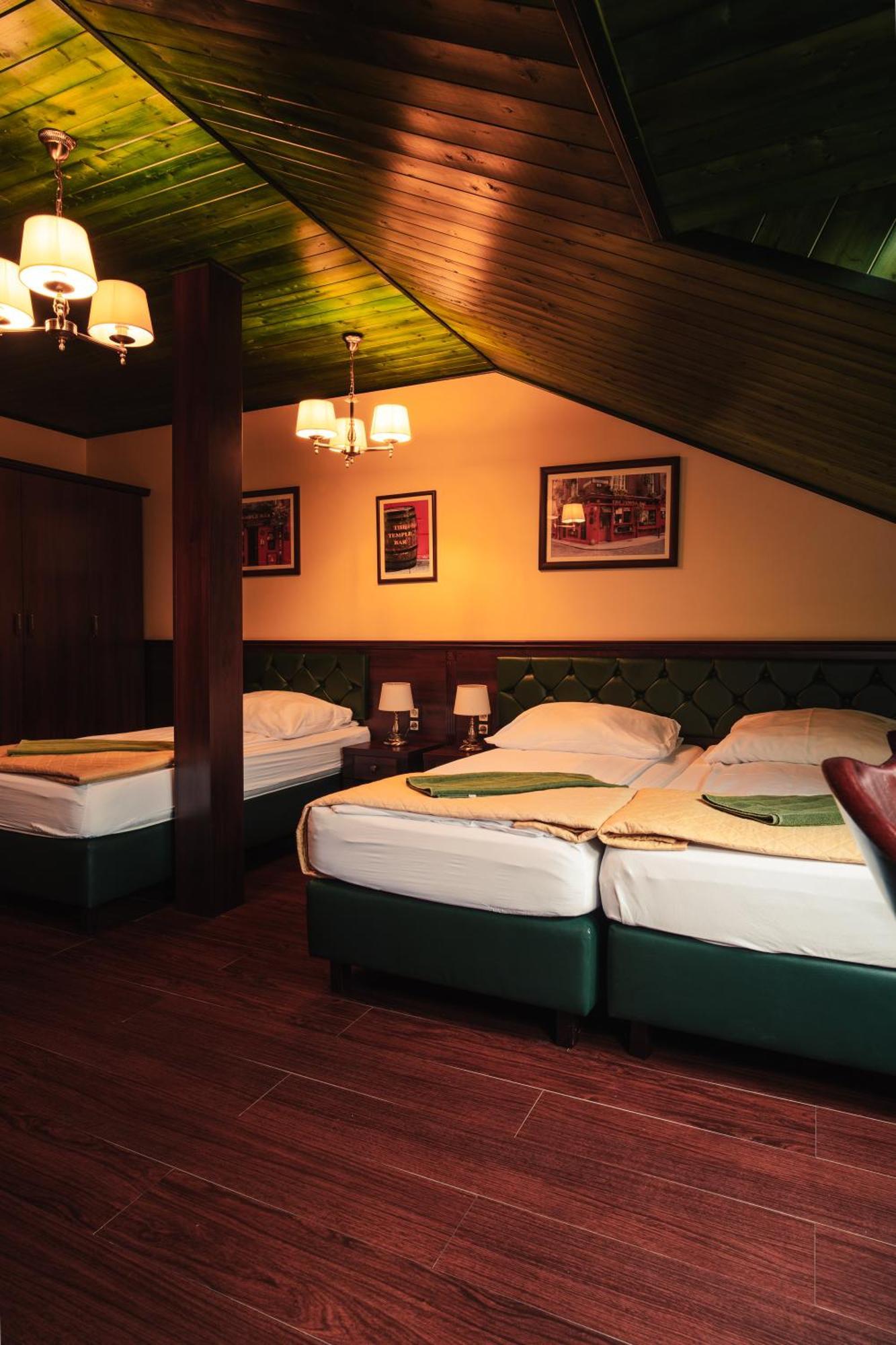 Shoemaker Irish Pub & Accommodation Kielce Extérieur photo