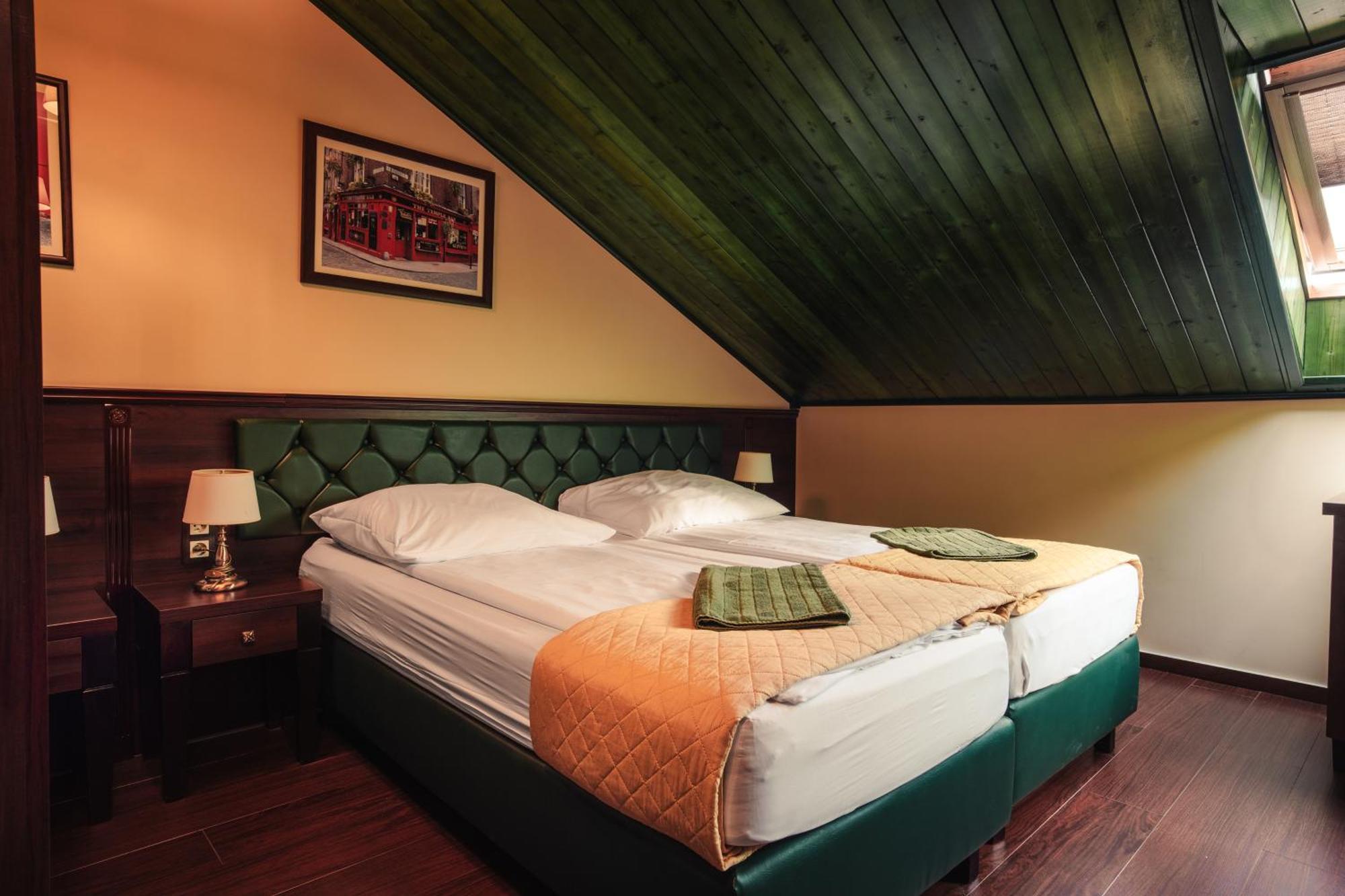 Shoemaker Irish Pub & Accommodation Kielce Extérieur photo