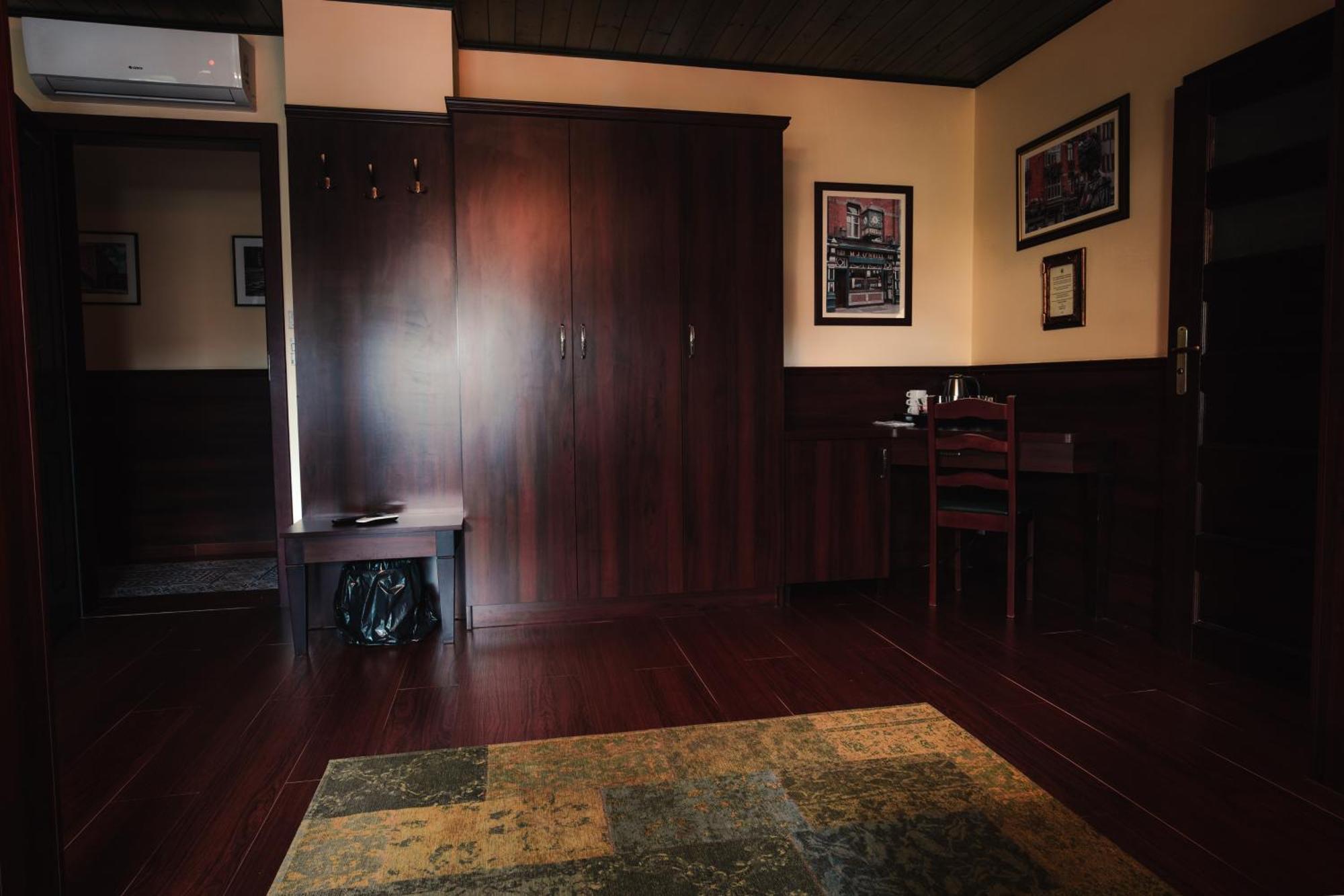Shoemaker Irish Pub & Accommodation Kielce Extérieur photo