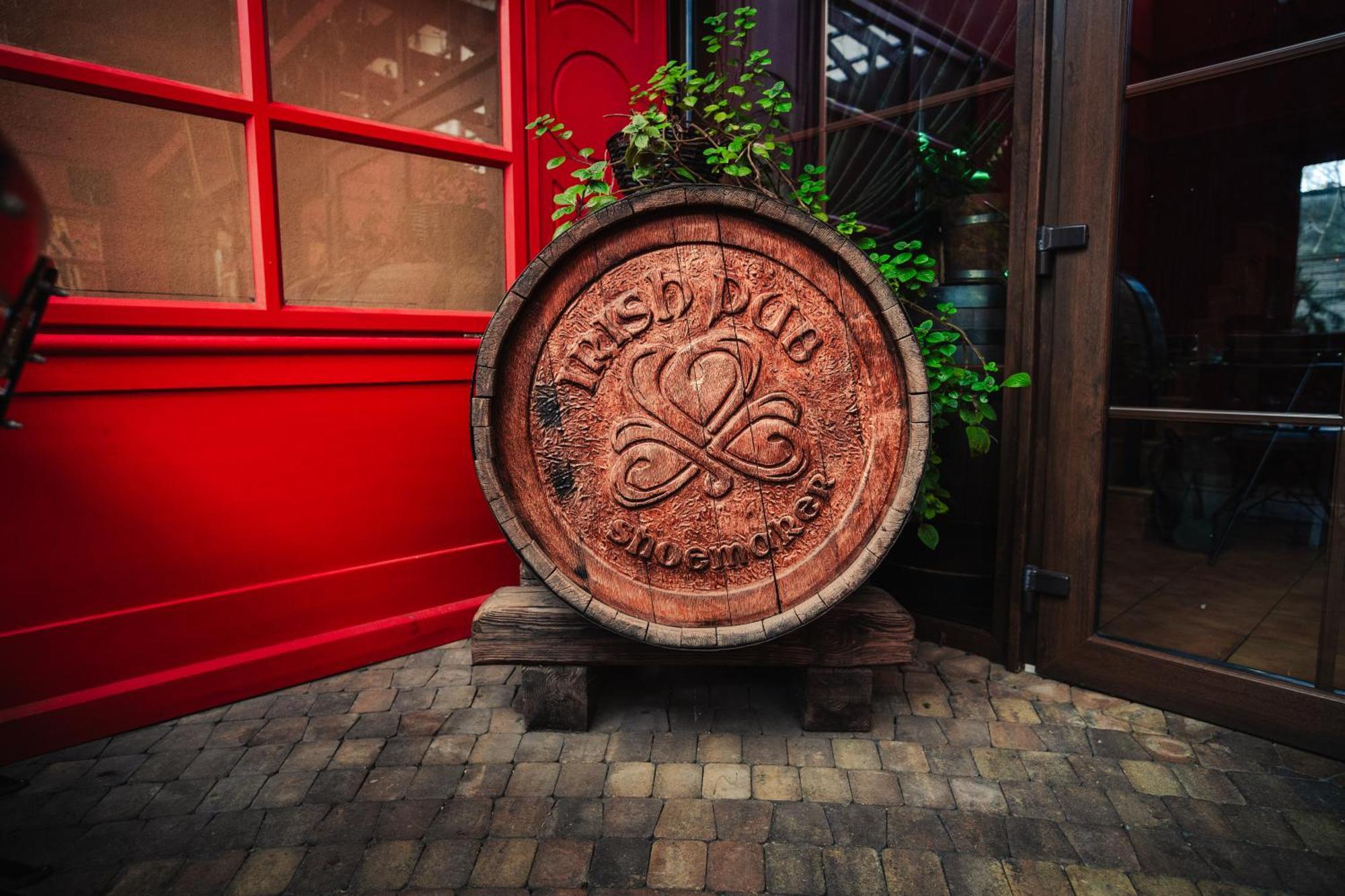 Shoemaker Irish Pub & Accommodation Kielce Extérieur photo